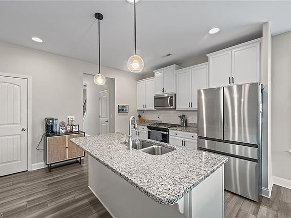 3rd image of 2030 Payne Rd