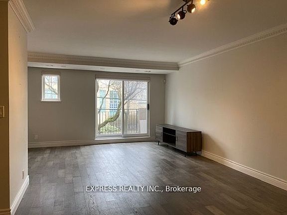 4th image of 28 Sommerset Way #1639