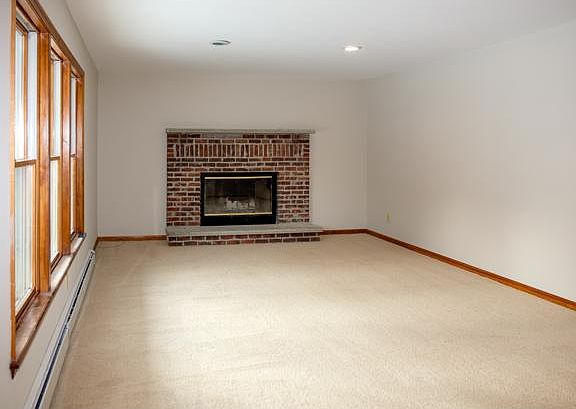 3rd image of 2 Pinebrook Dr