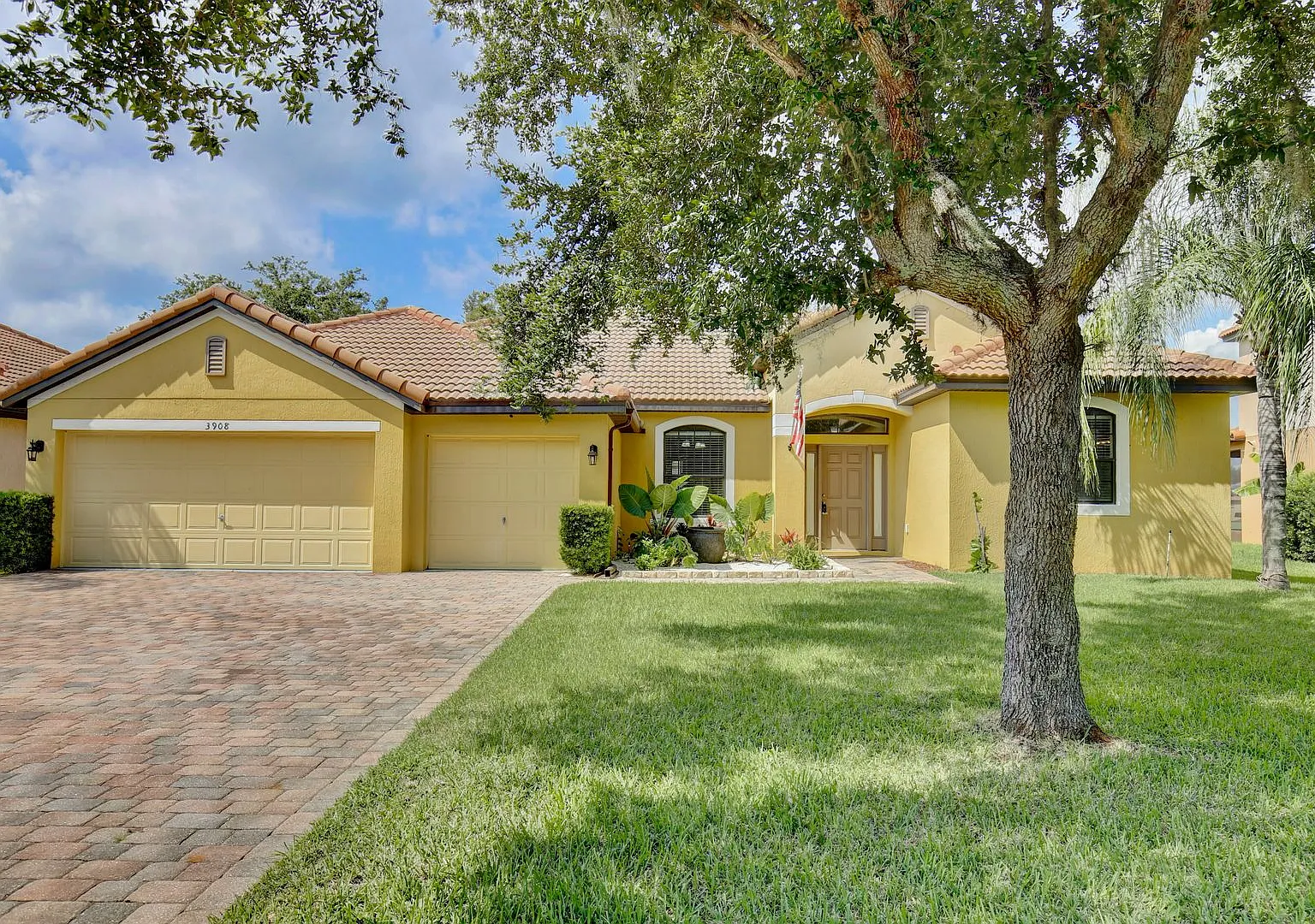 Water-View 4BR/3BA with 3-Car Garage in Gated North Shore - Near Lake Nona & Medical City — Photo 1