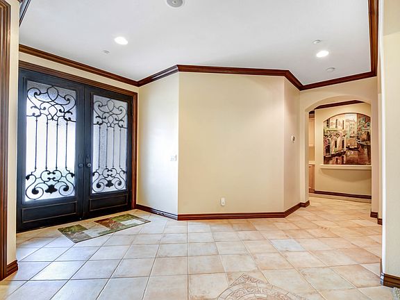 4th image of 5493 Middlebury Ct