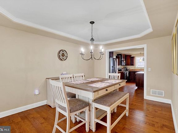 4th image of 255 Andrew Dr