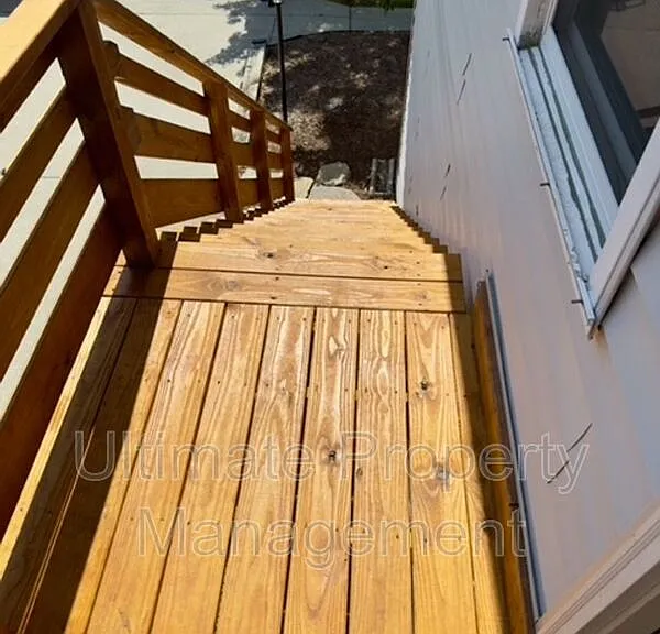 129 Darby St — Photo 15