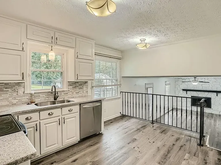130 Grandchester Way — Photo 8