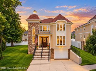 41 Saint Edward Ln, Staten Island, NY 10309