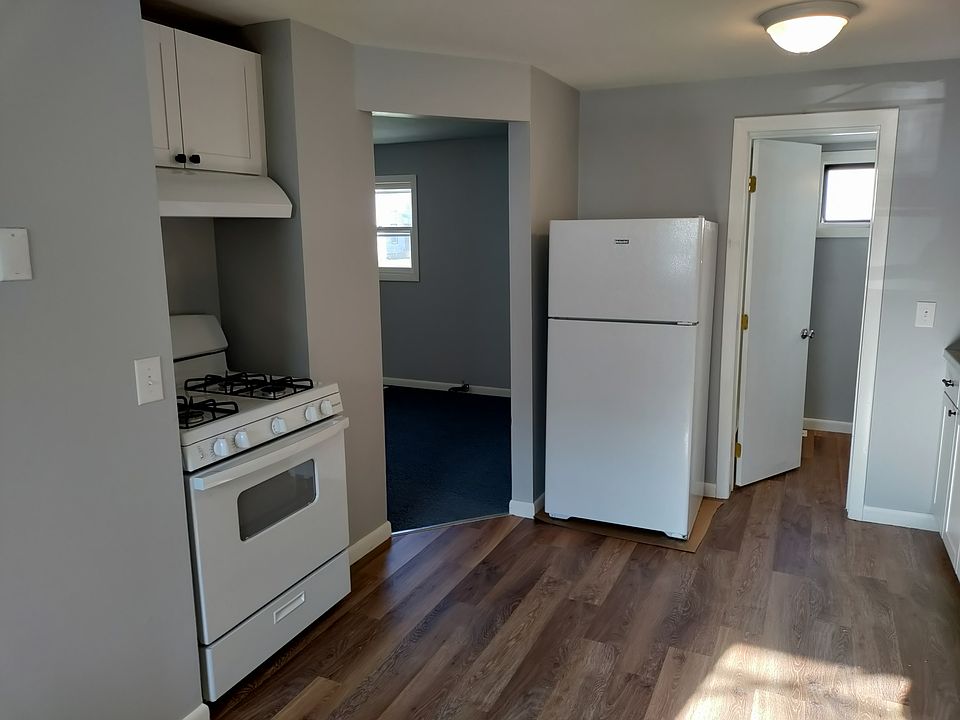 1st image of 164 Elm St Floor 1