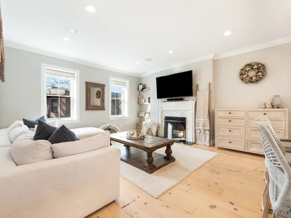 117 Baldwin St, Charlestown, MA 02129