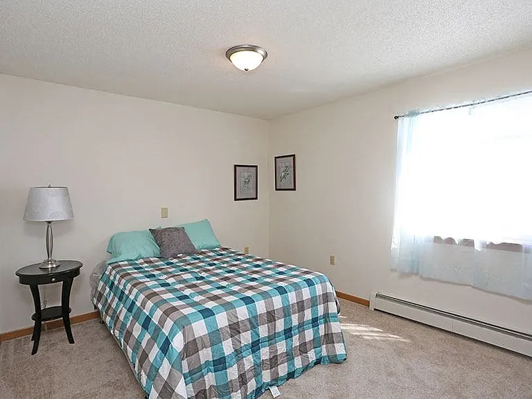 BAY MANOR APARTMENTS — Photo 20
