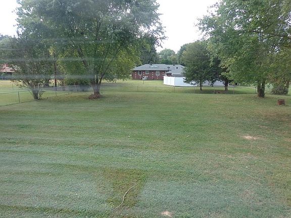 2nd image of 120 Lexington Dr