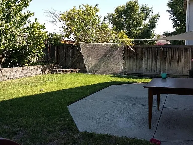 1437 Mayfield St — Photo 2