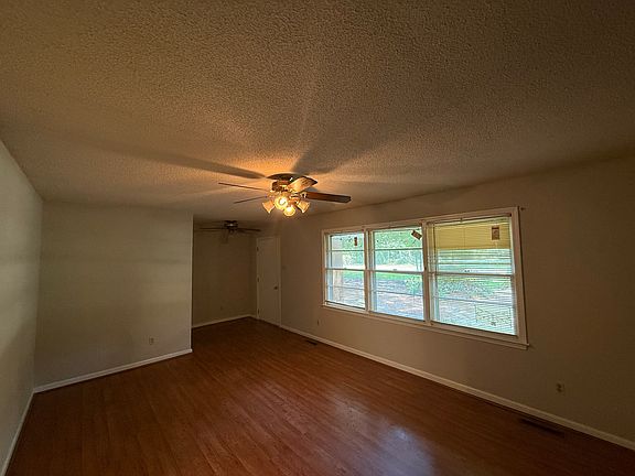 5th image of 3182 Lakewood Dr
