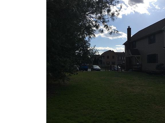 5th image of 873 Clover Pl