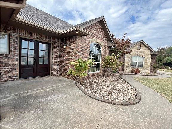 3rd image of 1203 Cambridge Dr