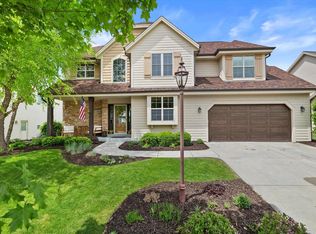 2106 Deer Path, Waukesha, WI 53189