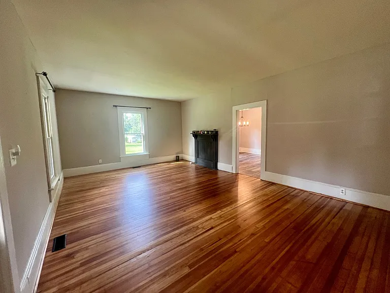 4129 Baskerville Rd — Photo 2