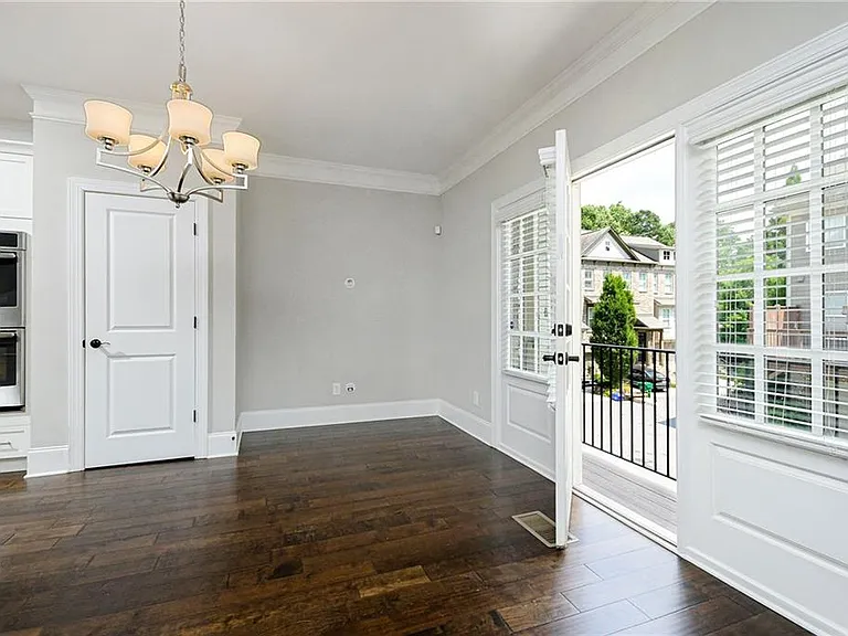 1299 Linden Ct NE — Photo 9