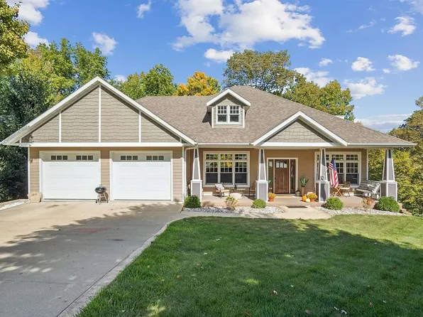 1016 Walnut St, Decorah, IA 52101