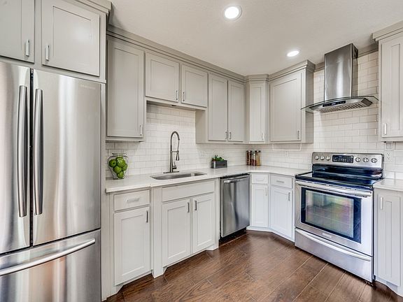 4th image of 2264 Colony Ct