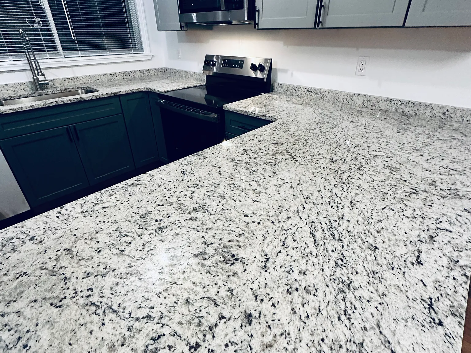 2 bed, 700 sqft, $2,200 — Photo 3