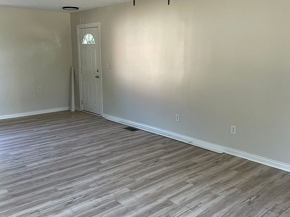 5th image of 344 Hillcrest Dr