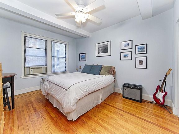 3rd image of 34 W 72nd St #34