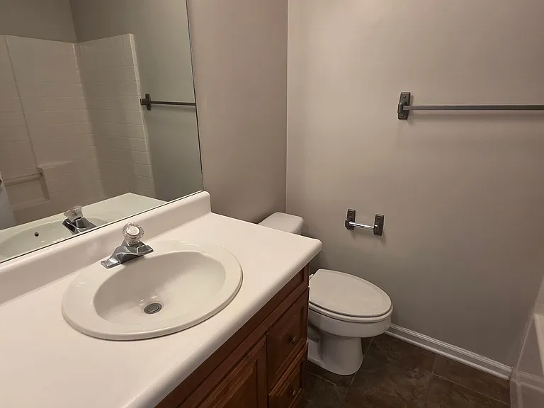 304 Woodbury Ln — Photo 17