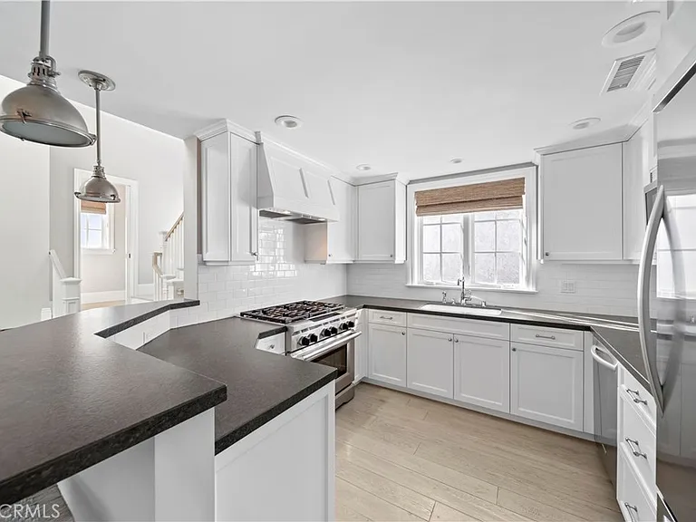 515 1/2 Narcissus Ave — Photo 12