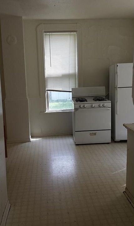 2nd image of 1054 Euclid St