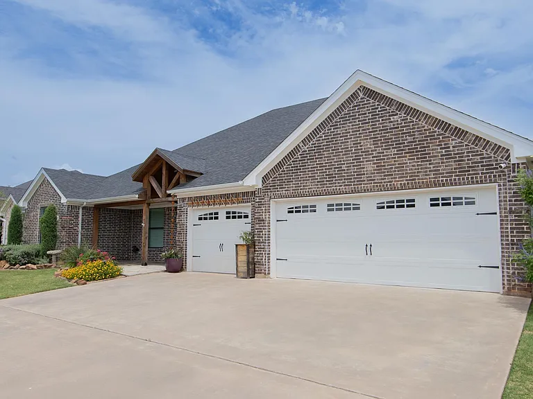 1714 Shoal Creek Dr — Photo 2
