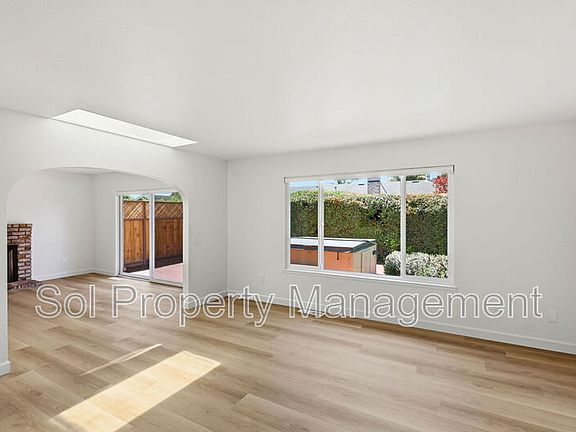2nd image of 905 Pellegrini St
