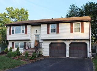 15 Fellowship Ln, Piscataway, NJ