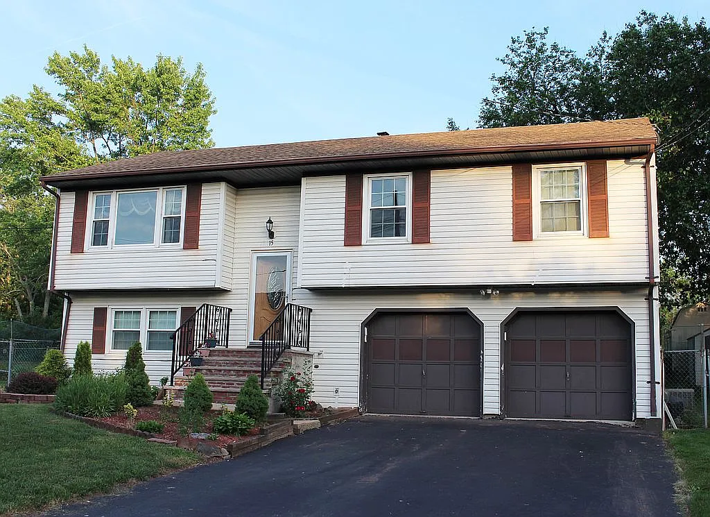 15 Fellowship Ln photo 1