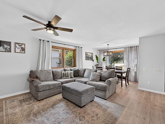 3rd image of 405 Lexington Dr
