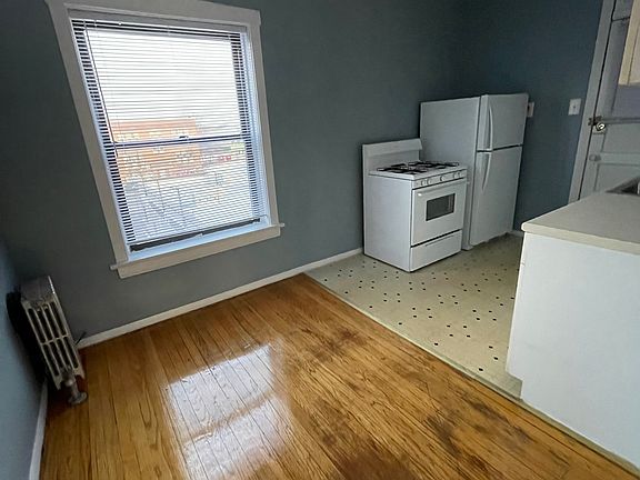 2nd image of 4018.5 W Melrose St #2