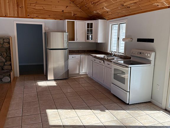 5th image of 13 Brown Ave #1