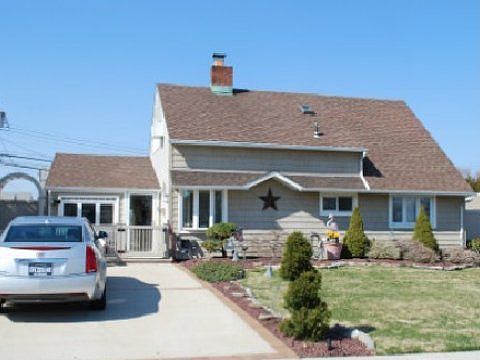 1st image of 321 Duck Pond Dr S