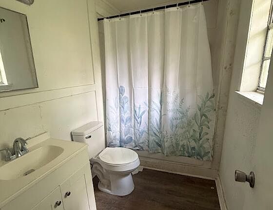 2nd image of 3539 Rainey Rd