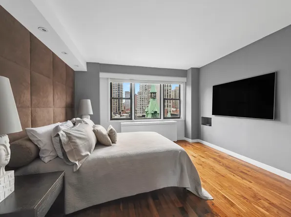 201 East 83rd Street image 9 of 17