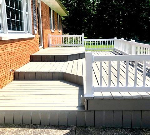 Front Deck w/Vinyl Railing