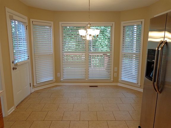 3rd image of 609 Overhill Dr