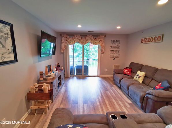 1015 Wedgewood Cir