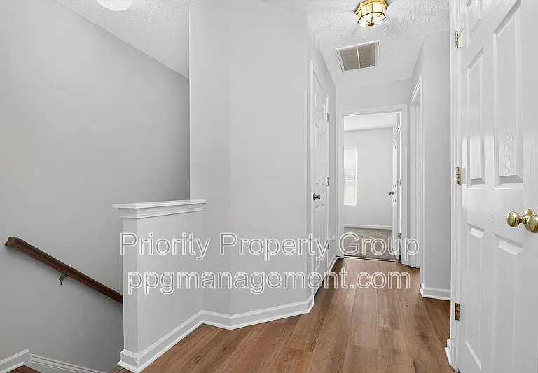 3204 Barons Court Rd — Photo 20