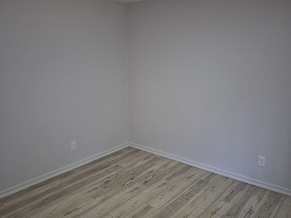 3rd image of 10931 NE Glisan St #31