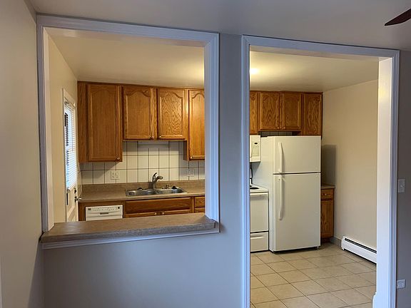 5th image of 421 Burlington Ave APT 5