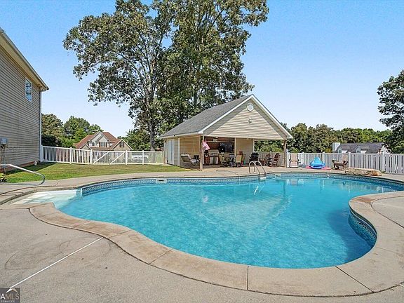 2nd image of 36 Valley Edge Dr