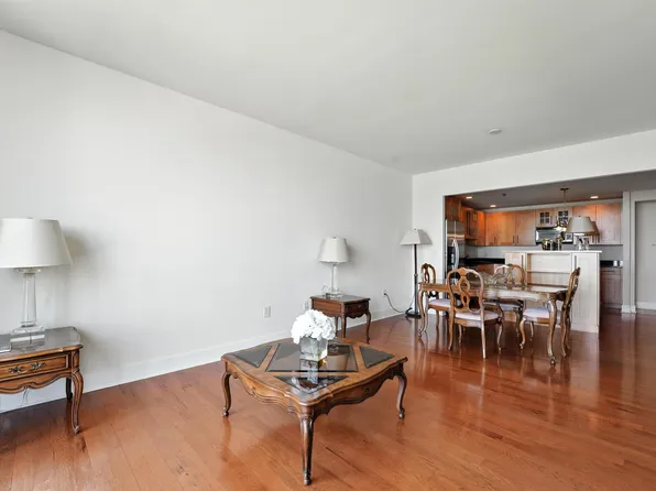 1025 Maxwell Lane image 11 of 33