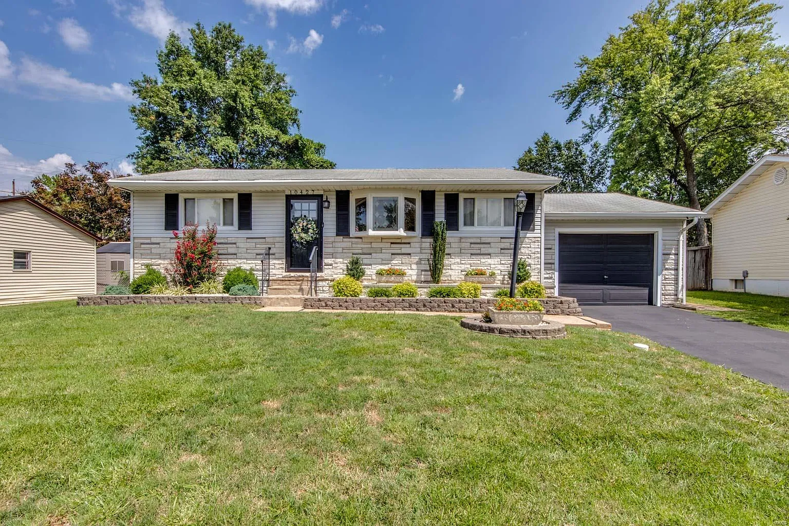 10427 Roscommon Dr photo 1