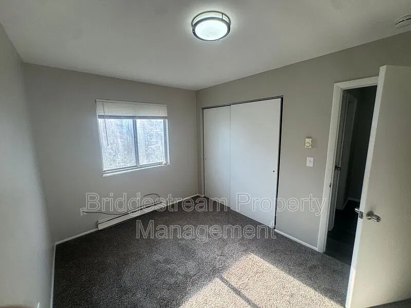 2 bed, 1.0 bath, $950 — Photo 4