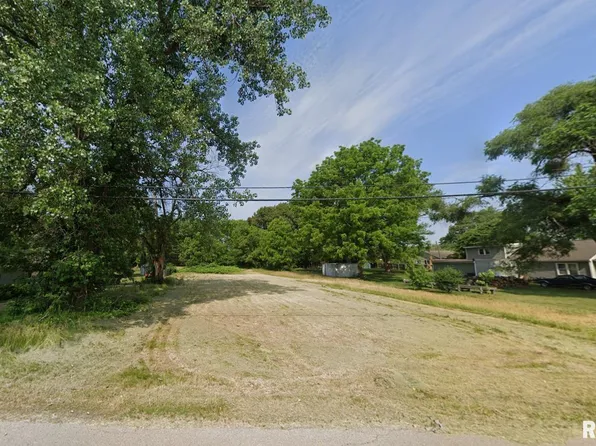 111 7th St, Colona, IL 61241