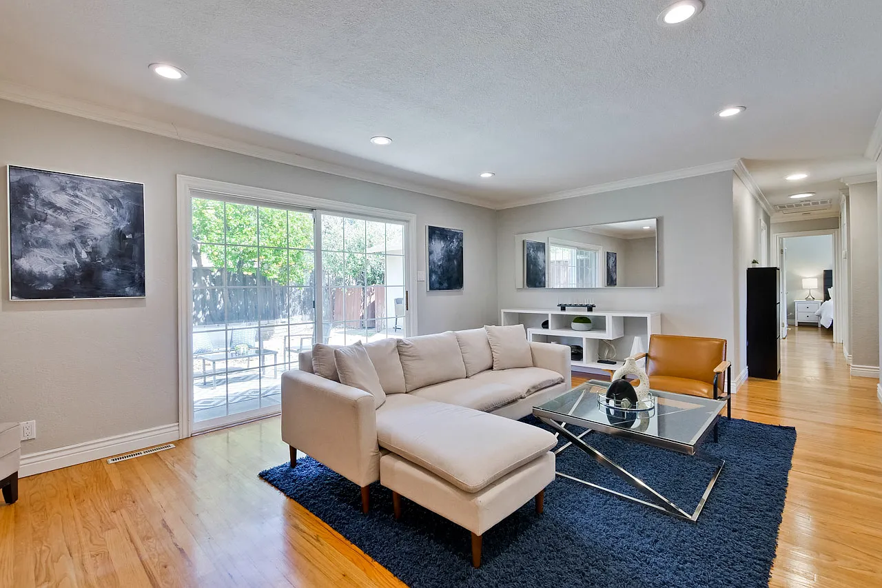 4 bed, $8,900 — Photo 2